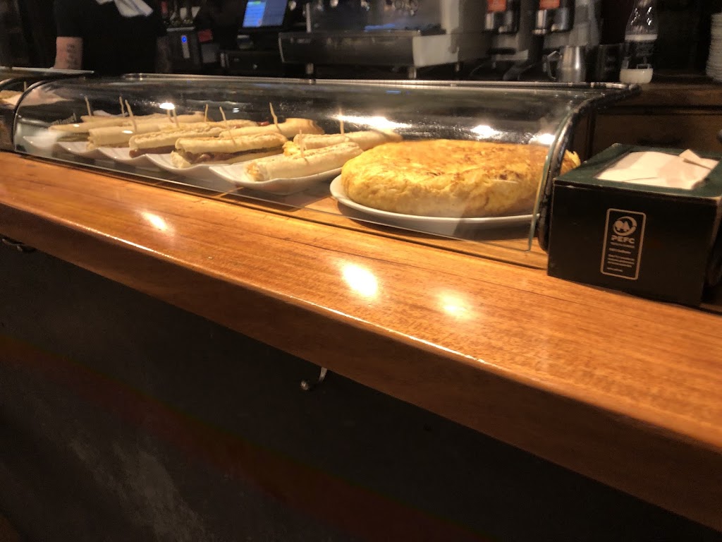 Meson de La NABARRERIA — Comida y bebida