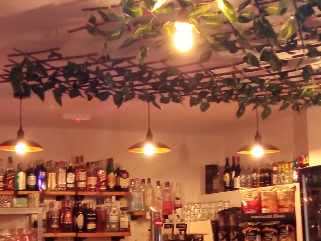 El Encuentro Cafe & Copas — Ambiente