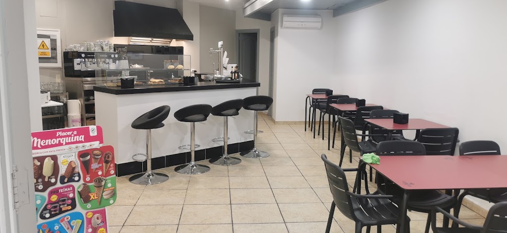 Cafe Bar Brunel / Cafeteria en Gandia / Tapeo en Gandia — Ambiente