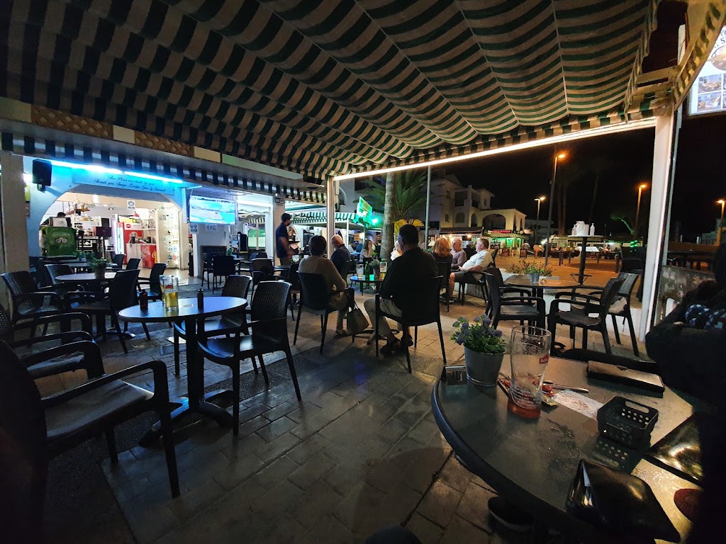 Tanyos Bar — Ambiente