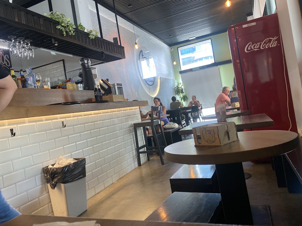 Tres 14 Patacona — Ambiente