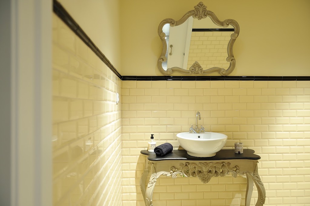 Status Hairdressing — Interior