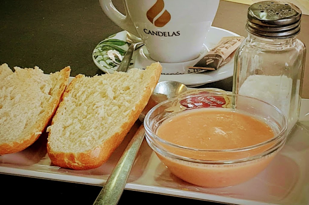 Cafeteria 2000 torres — Comida y bebida