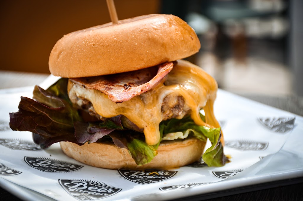 Beer Garden Tenerife — Comida y bebida
