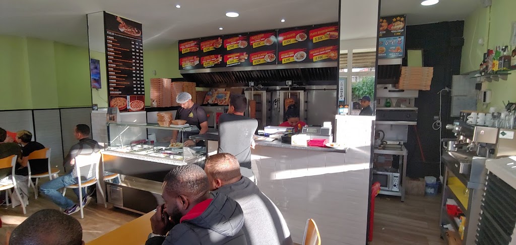 Pizzeria Kebab Factory — Ambiente