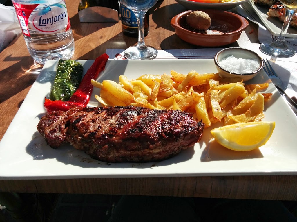 Arepera Canaria — Comida y bebida