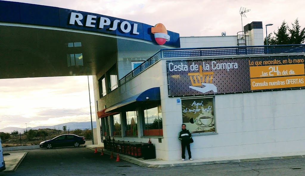 E.S. Repsol Saltos del Sil — Exterior
