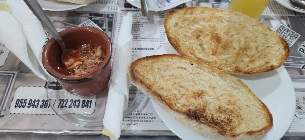 Bar Rodriguez — Comida y bebida
