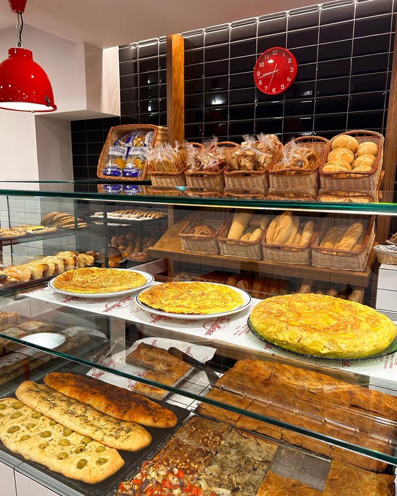 Cafeteria Panaderia Jose Maria — Comida y bebida