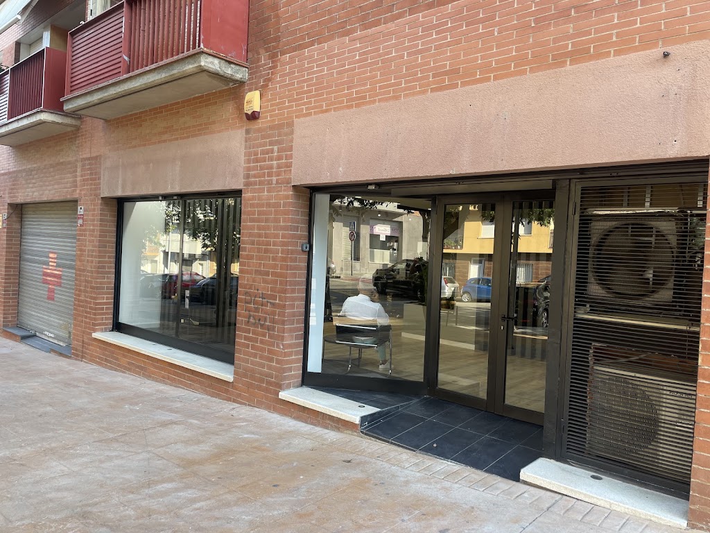 Alma Le Salon — Exterior
