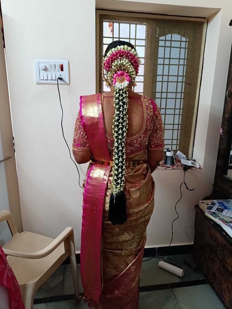 Rini Glamorous Salon Bridal Makeups