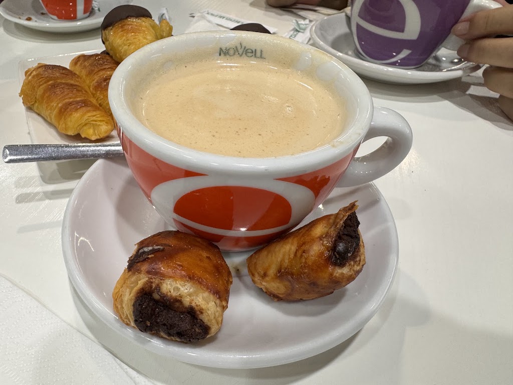 Pasteleria Artesanal Manolo. C. C. El Ventanal de la Sierra, Colmenar Viejo — Comida y bebida
