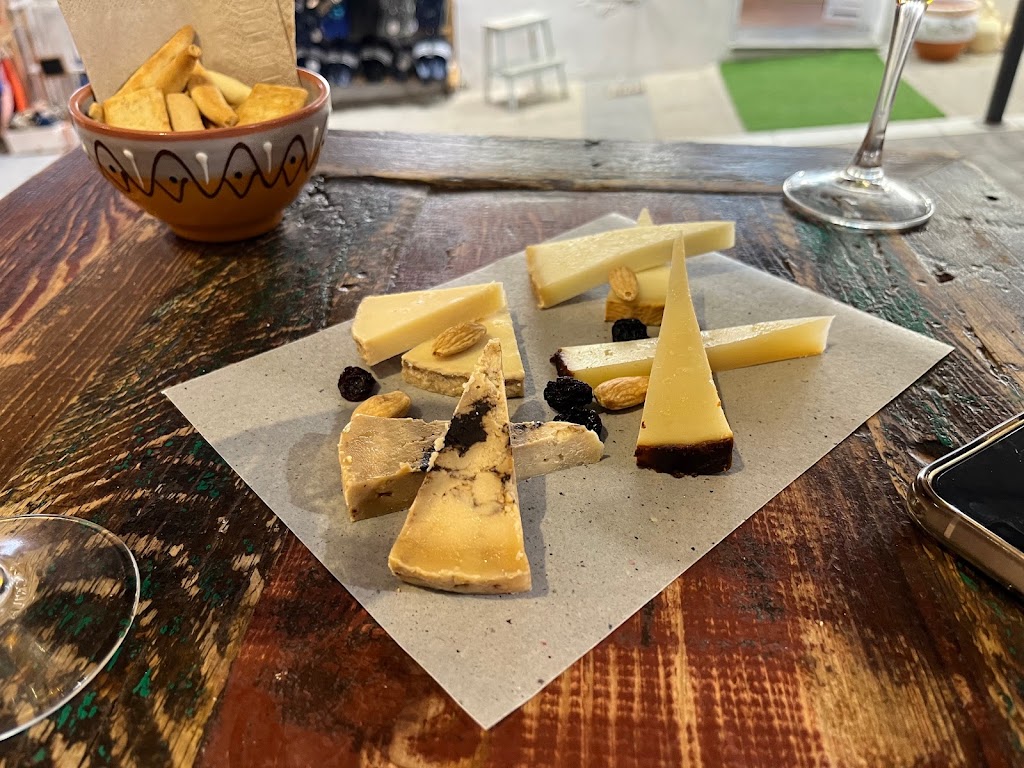 Vinoteca La Solera de Conil — Comida y bebida