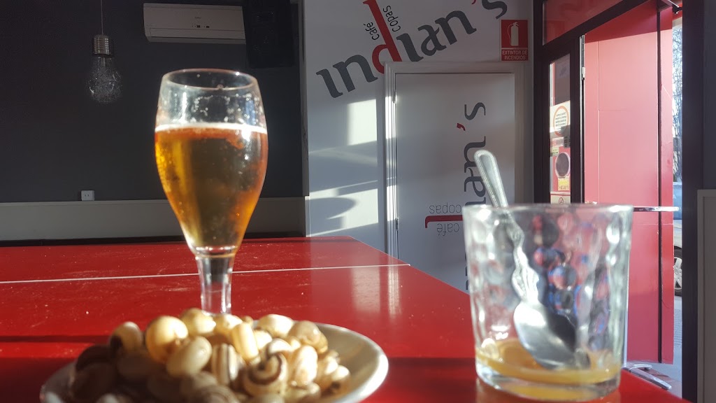 Indian's Cafe & Copas — Comida y bebida