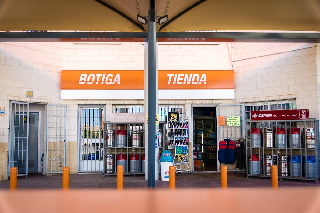 Estacion de Servicio Daimus — Exterior