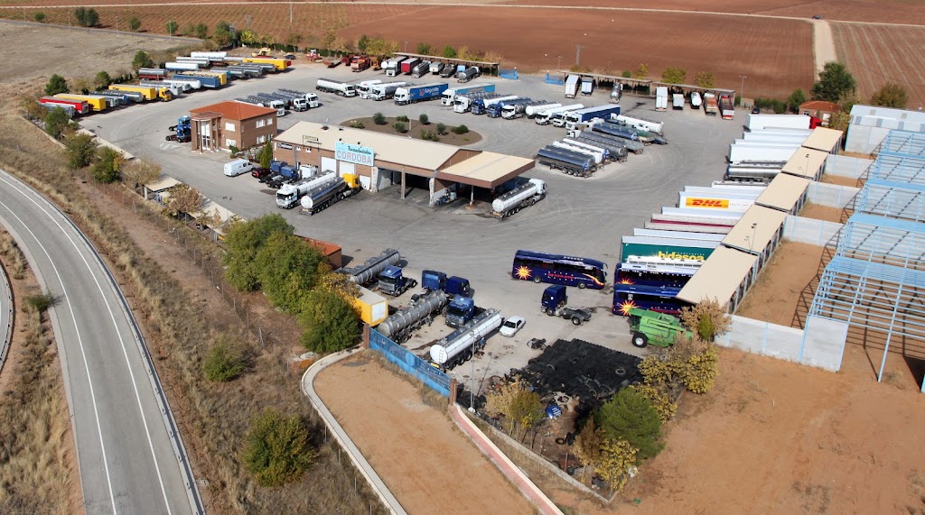 LOCISA - Logistica y Cisternas, S.L - Parking de camiones (trucks) — Del propietario