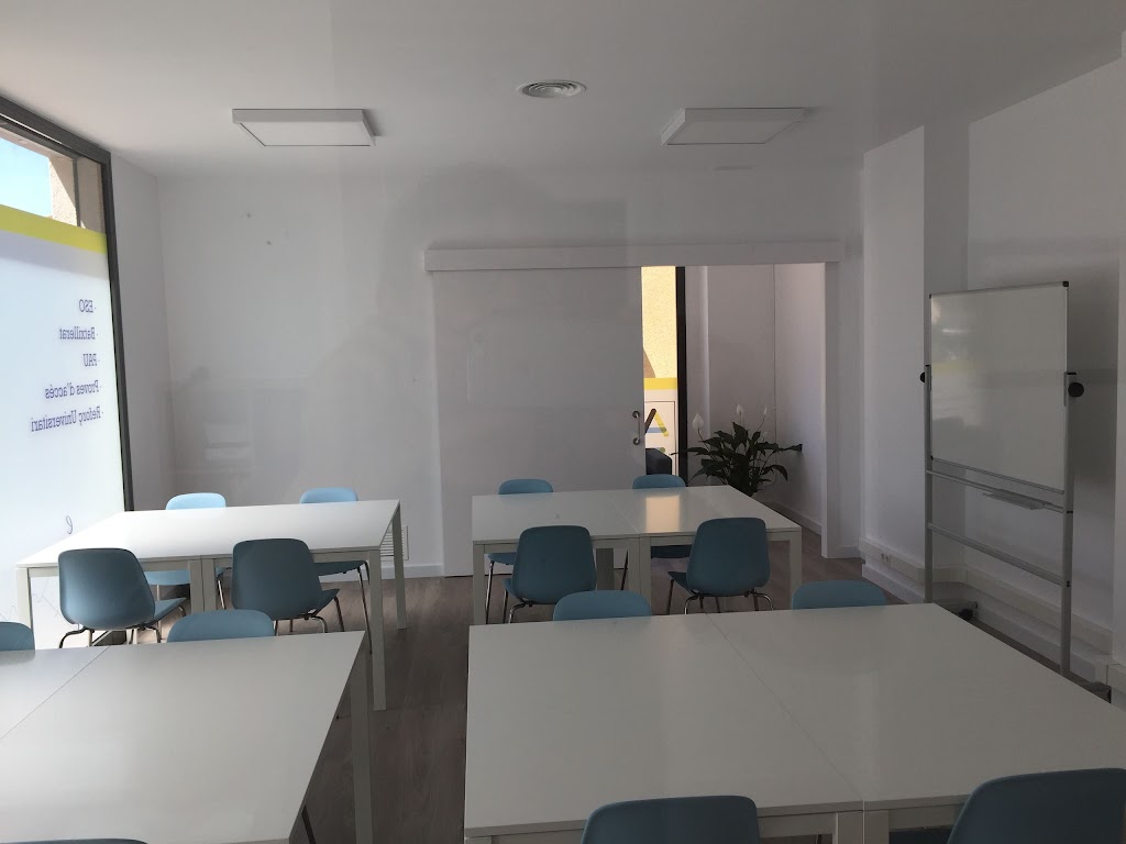 AULA REPAS ESCOLAR - Reforc Escolar i Classes Particulars. ESO, Batxillerat i Universitat