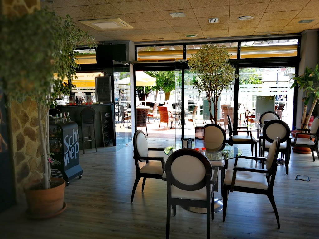 Cafe The Point Lounge