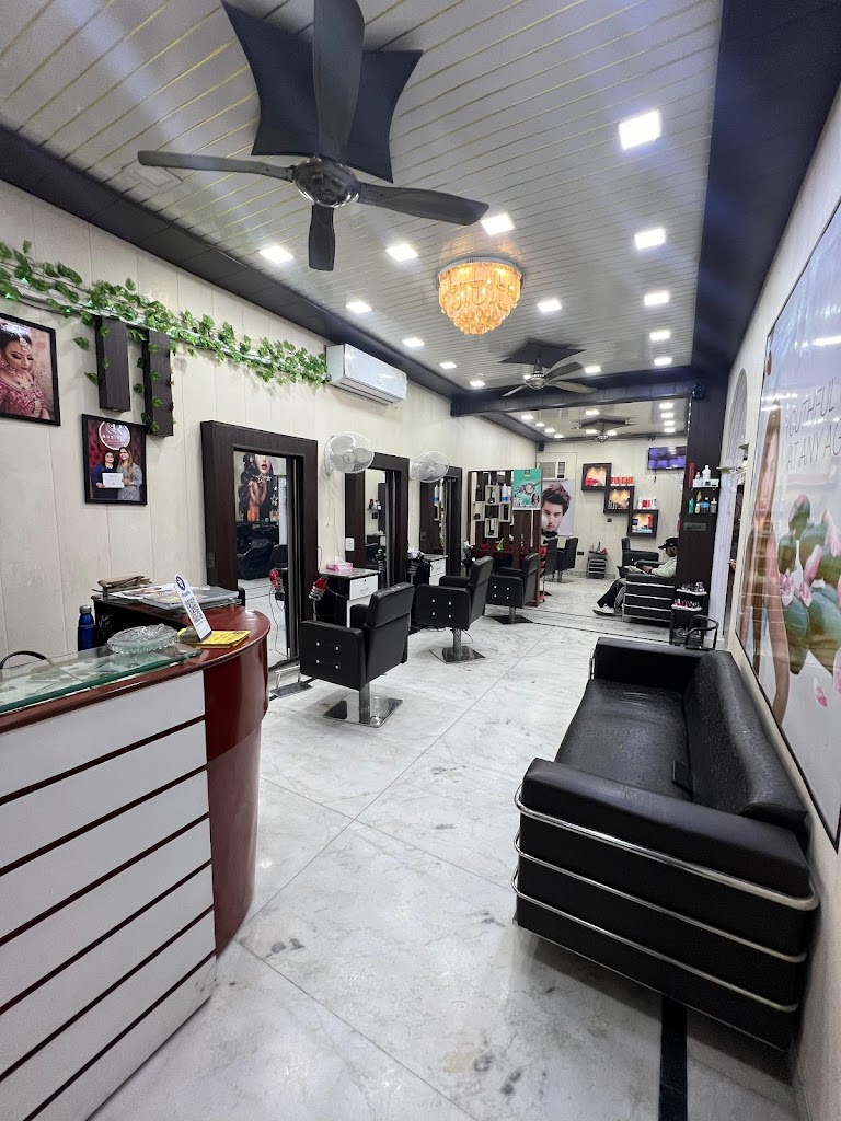 Meenu Makeover And Beauty Salon
