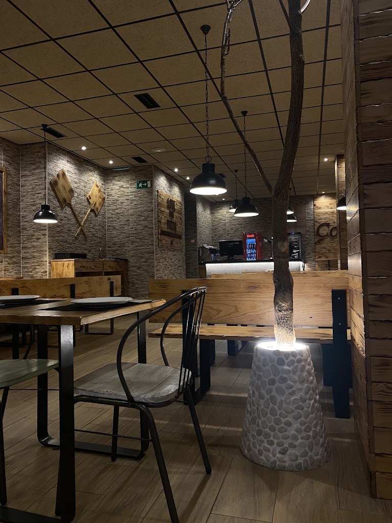 Pizzeria Carlos Naron — Ambiente