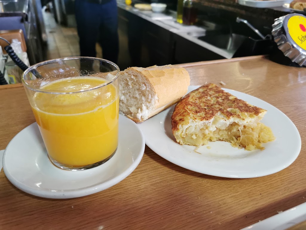 Bar La Ermita — Comida y bebida