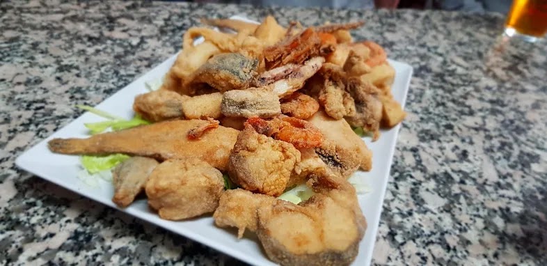 Bar B2 Montijo — Comida y bebida