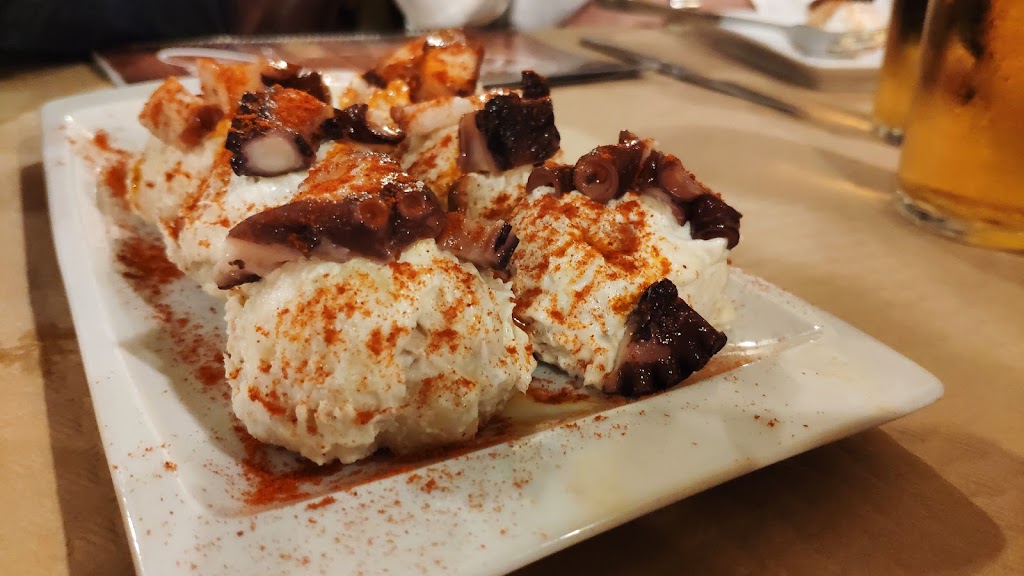 Bar el tapeito — Comida y bebida