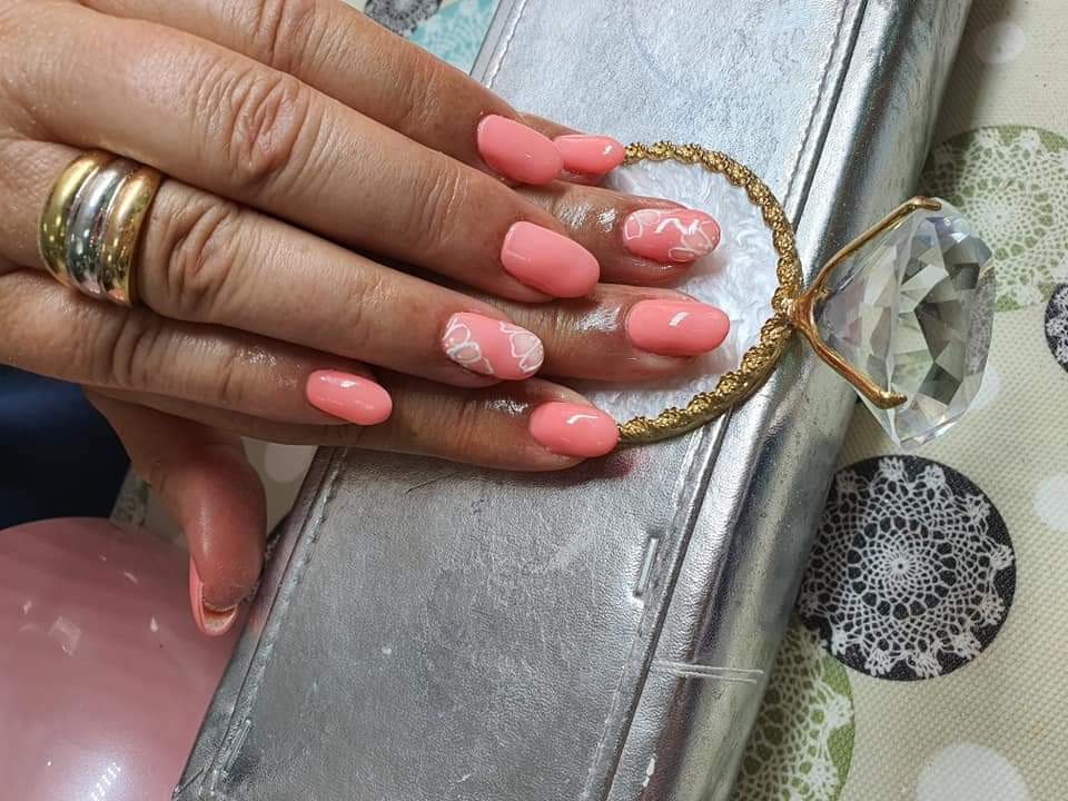 INNOVA PELUQUERIA Y ESTETICA AVANZADA