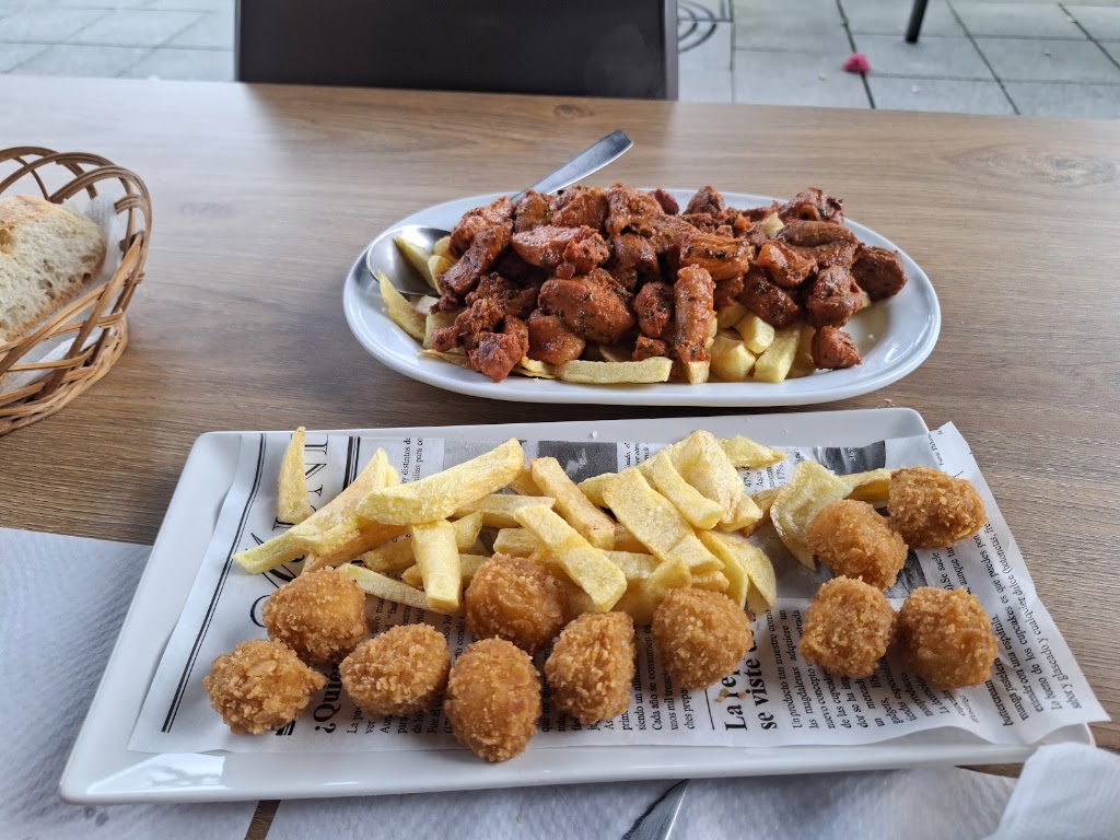 Cafe-Bar Freixo — Comida y bebida