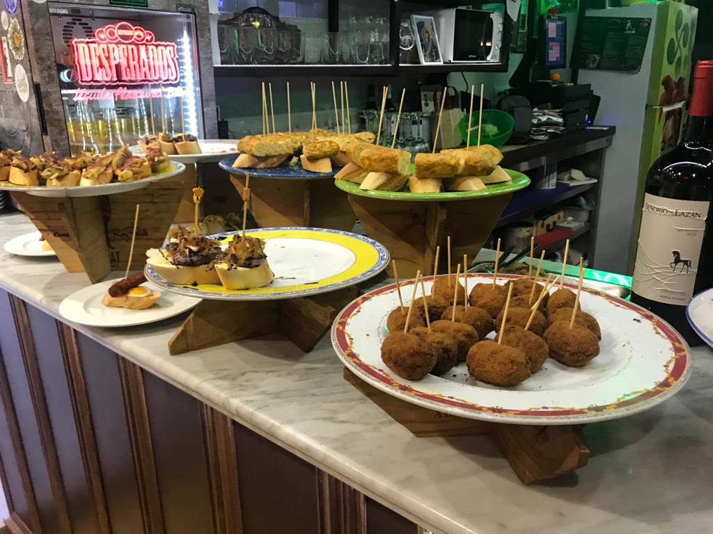 Txoko Donostiarra — Comida y bebida