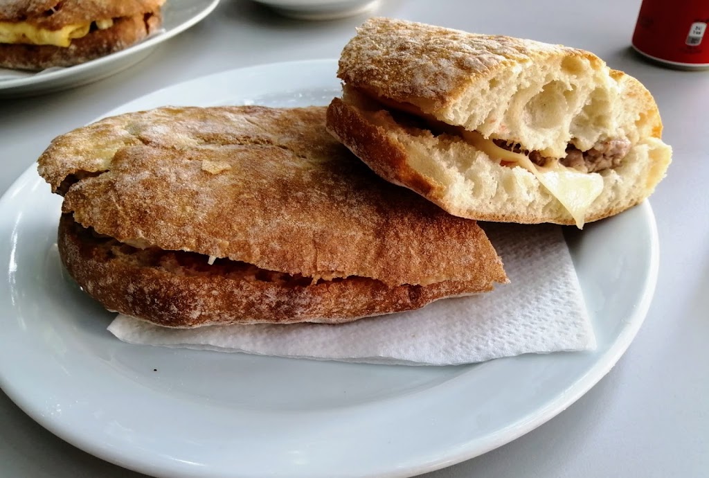 Bar La Placa — Comida y bebida