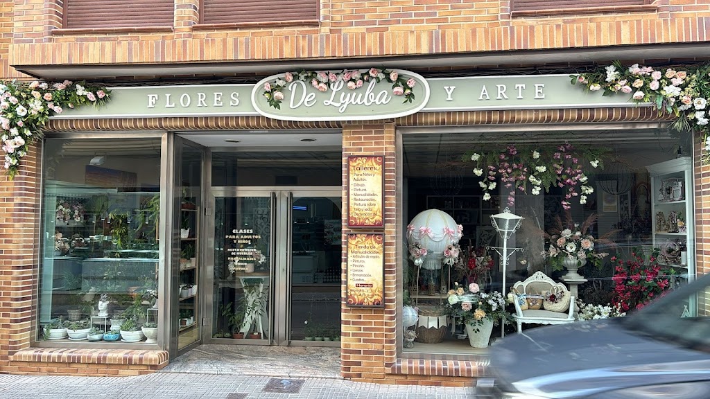 FLORISTERIA VILLARROBLEDO: Flores y Arte de Lyuba