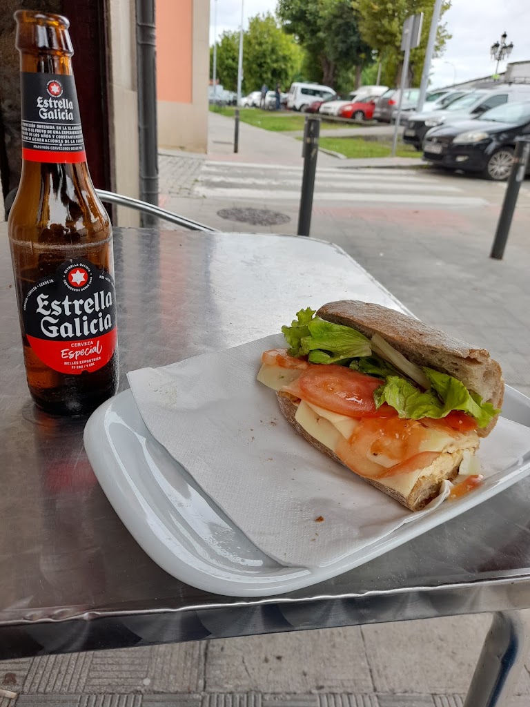 Bar Dique 2 — Comida y bebida