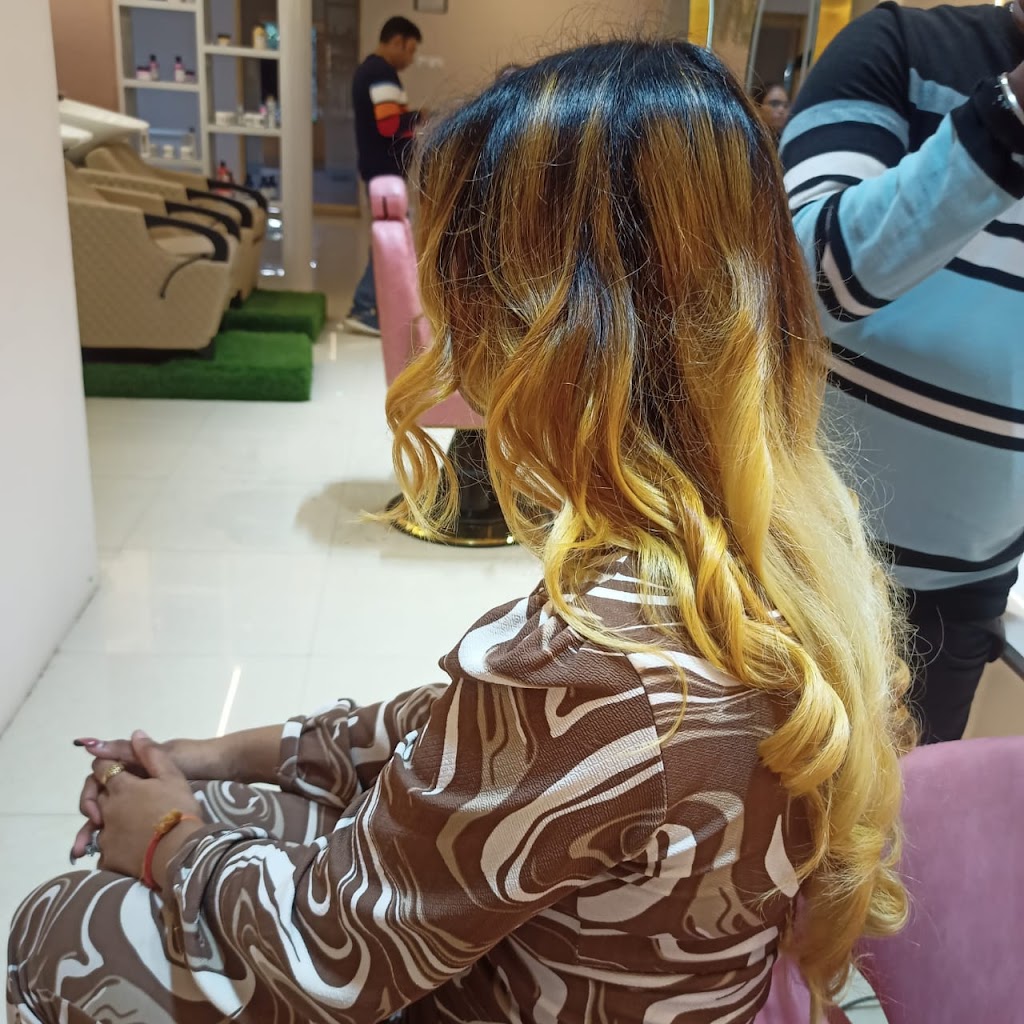 Color Curls Unisex Salon