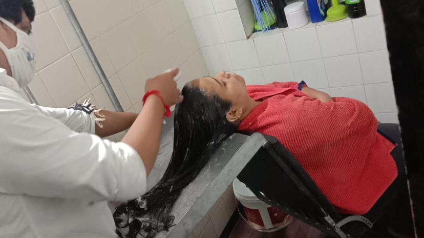 D V Salon Home Service