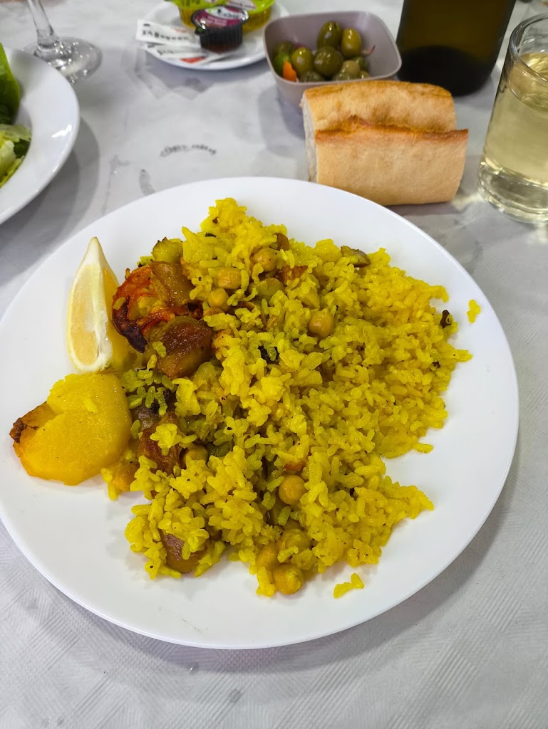 Restaurante Los Manueles — Comida y bebida