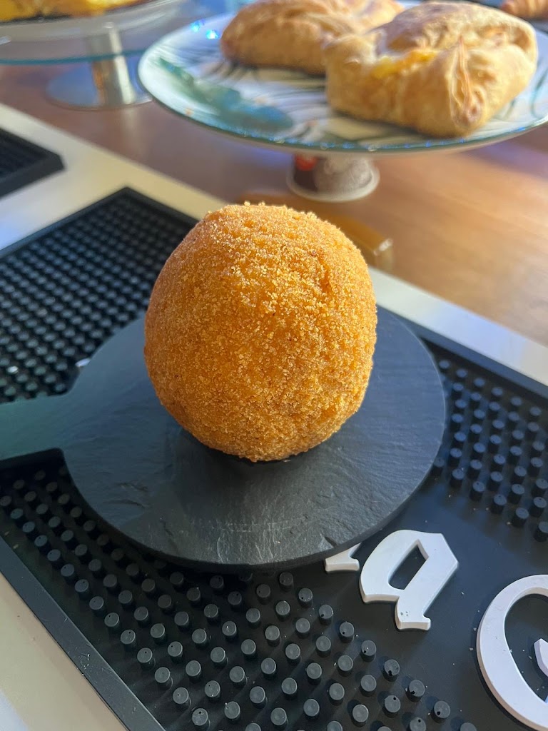Mogali' Bar & Italian winery — Comida y bebida