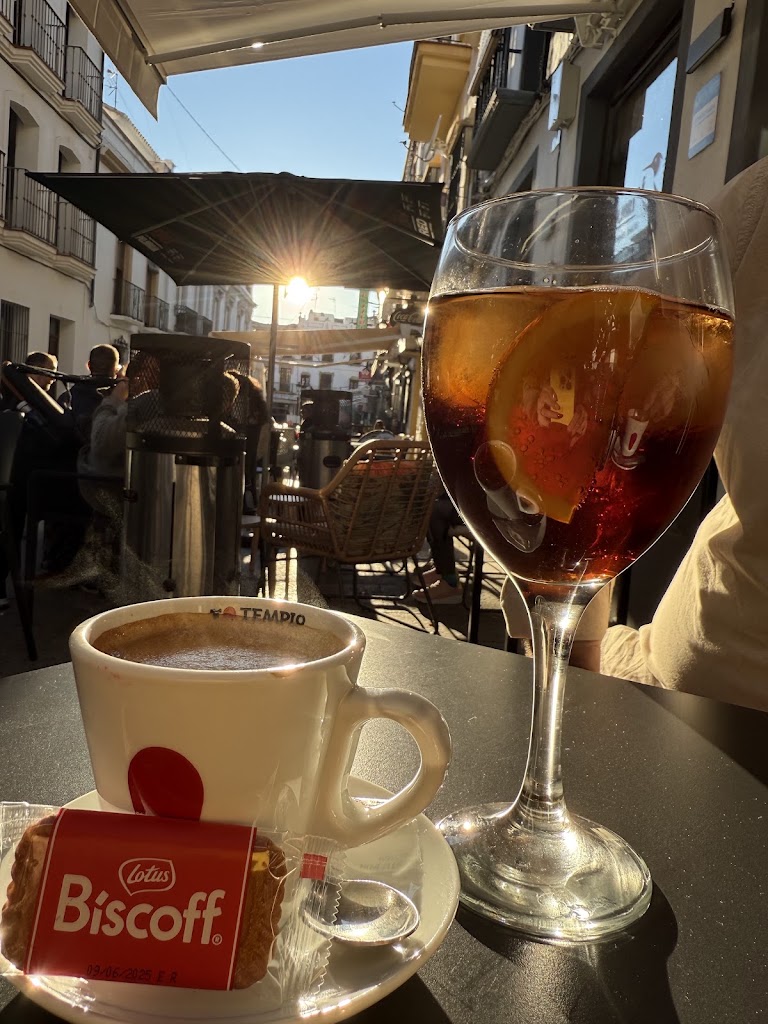 Colibri Cafe y Copas — Cafe