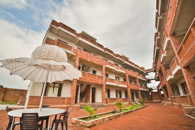 Capital O 62240 Hotel Tejasvini