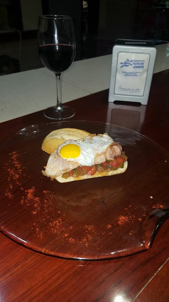 RESTAURANTE RUTA DE LEVANTE. — Comida y bebida