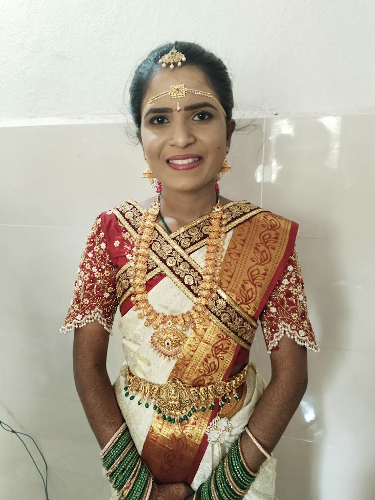 Magic Touch Beauty Parlour For Ladies