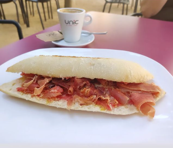 Bar 4 Tapes | Tapas y bocadillos en Malgrat de Mar — Del propietario
