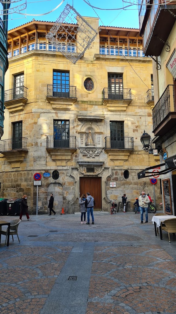 Yhon Jauregia/Palacio Yohn o Edificio "La bolsa"