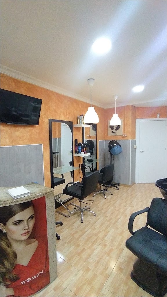 JOTA'S Peluqueros Unisex — Interior
