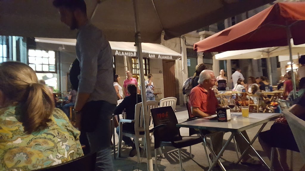 Cafe Bar Alameda — Ambiente