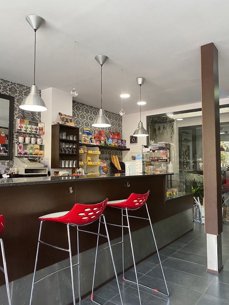 Panaderia/Cafeteria Lala — Ambiente