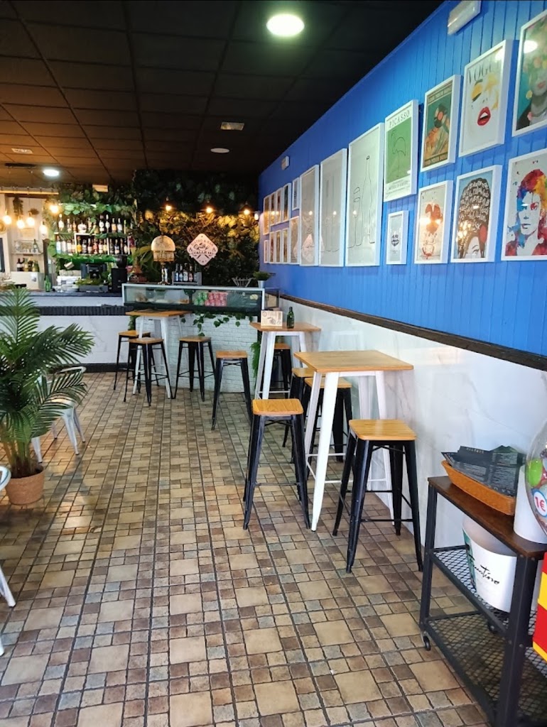 Bistro Bar Calle 13 Los Barrios — Ambiente