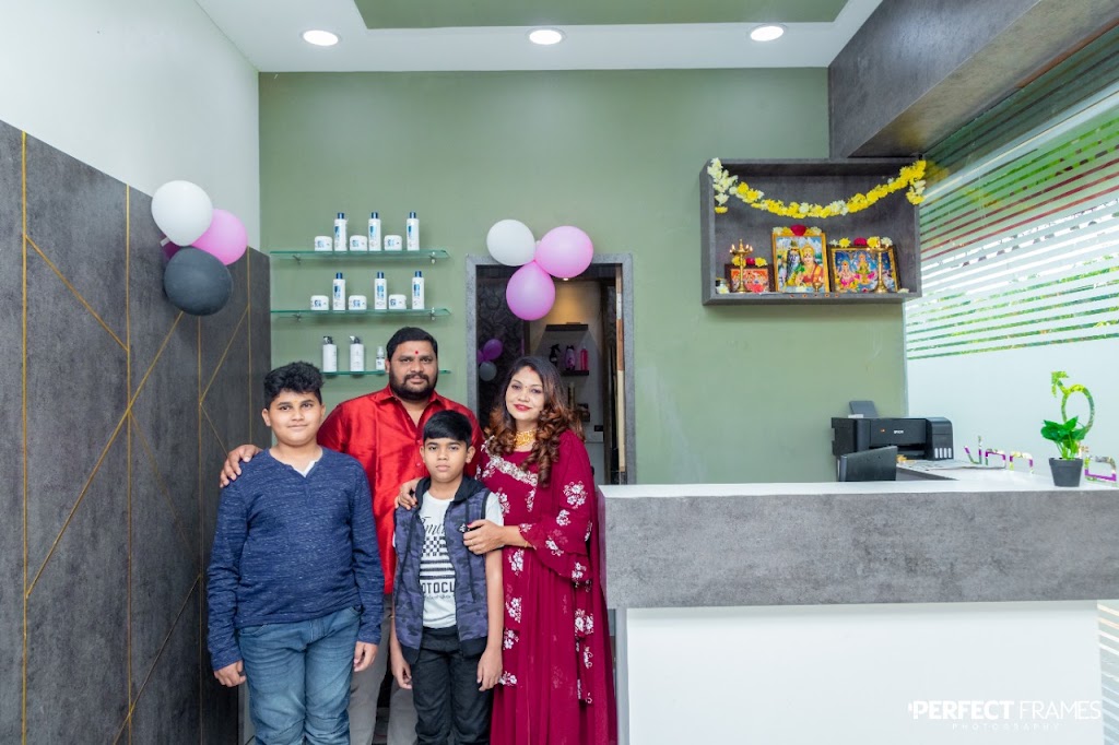 Love Look Unisex Family Salon