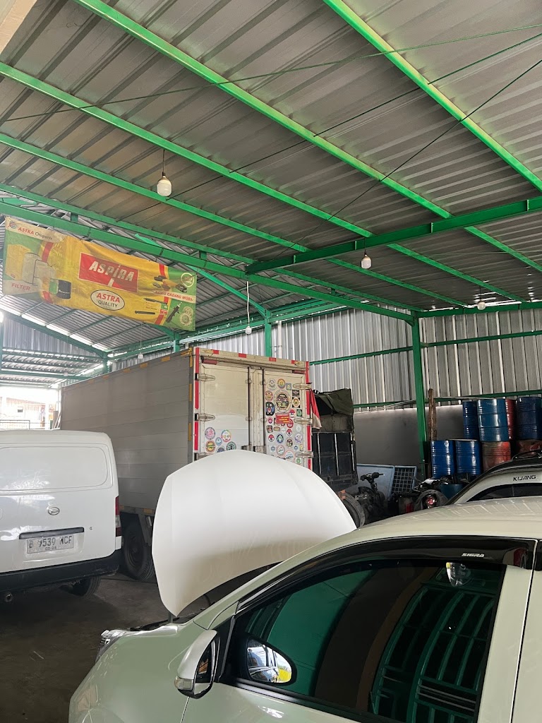 Bengkel Mobil Mutiara Jaya Motor 2 (Auto Services, Auto Parts, & Truck Specialist) 汽车维修