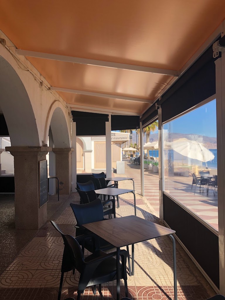 Cafe Bar Aurora — Ambiente